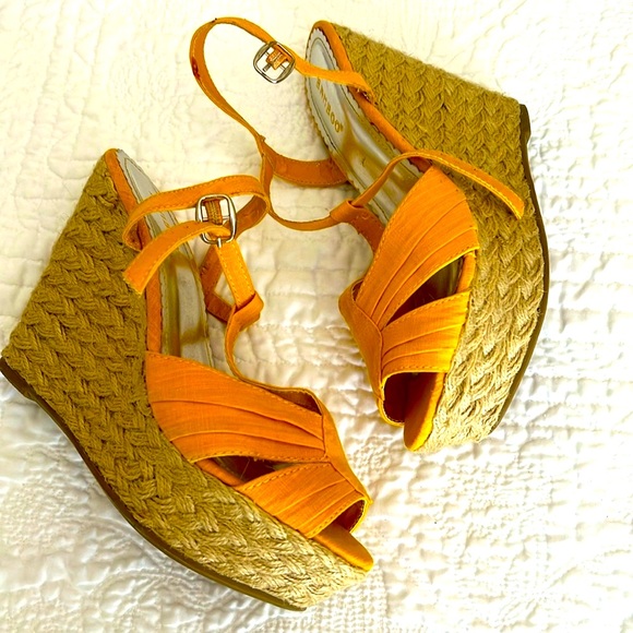 Yellow wedge sandals.  Size 7. - Picture 2 of 5